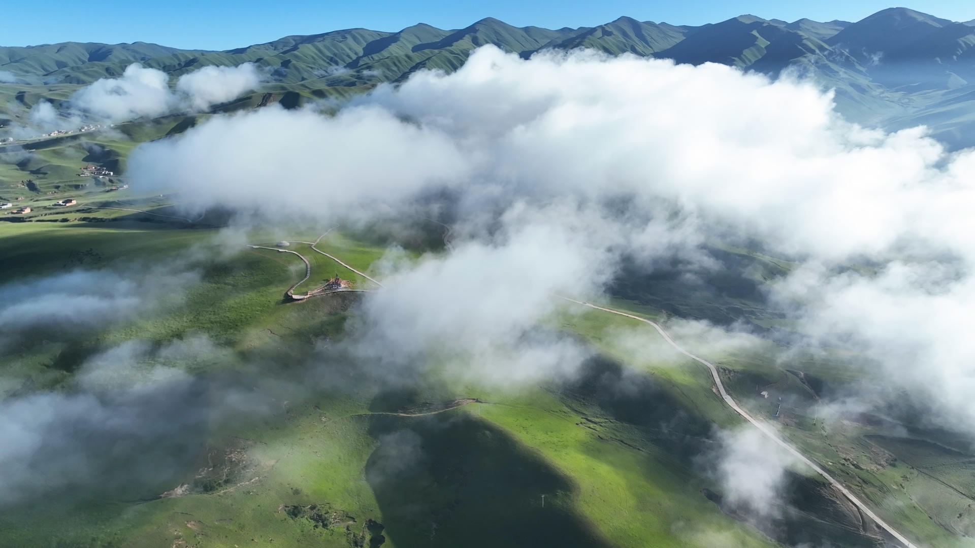 川藏线高原山峰、草原、云海、自然风景4k素材视频的预览图