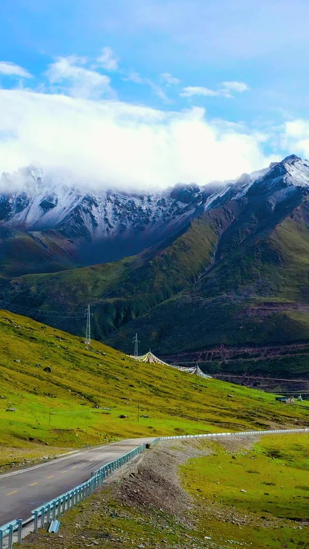 西藏317国道路航拍雪山素材视频的预览图