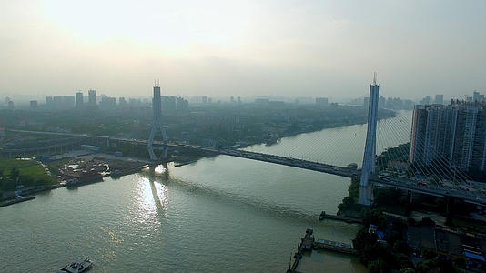 广州鹤洞大桥4K航拍视频的预览图