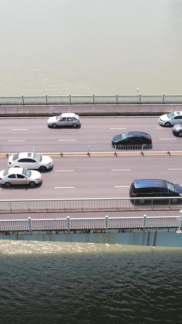 航拍城市道路桥梁交通流量材料视频的预览图