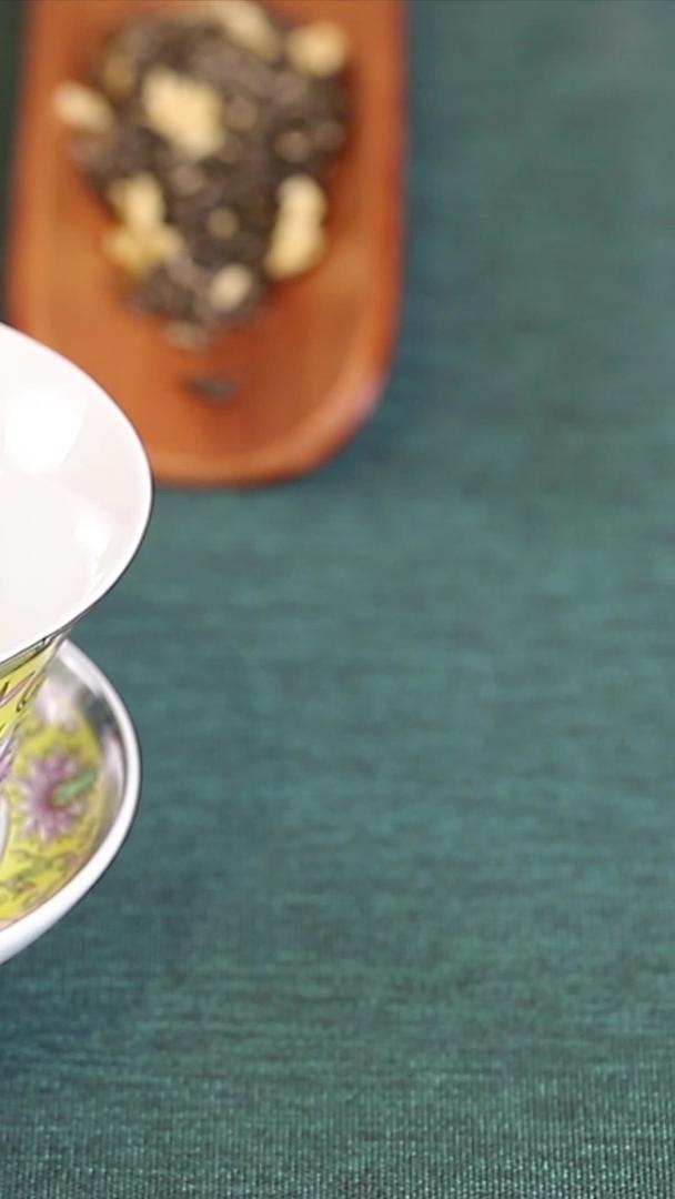 茉莉花茶展示传统泡茶工艺视频的预览图