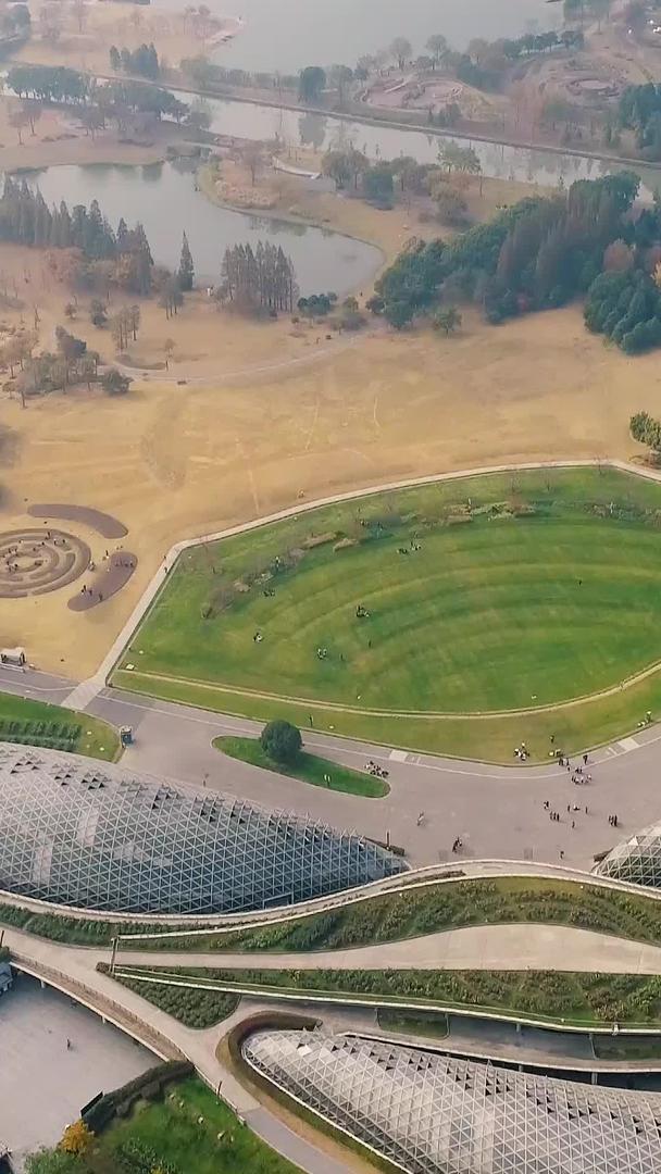 航拍上海辰山植物园视频的预览图