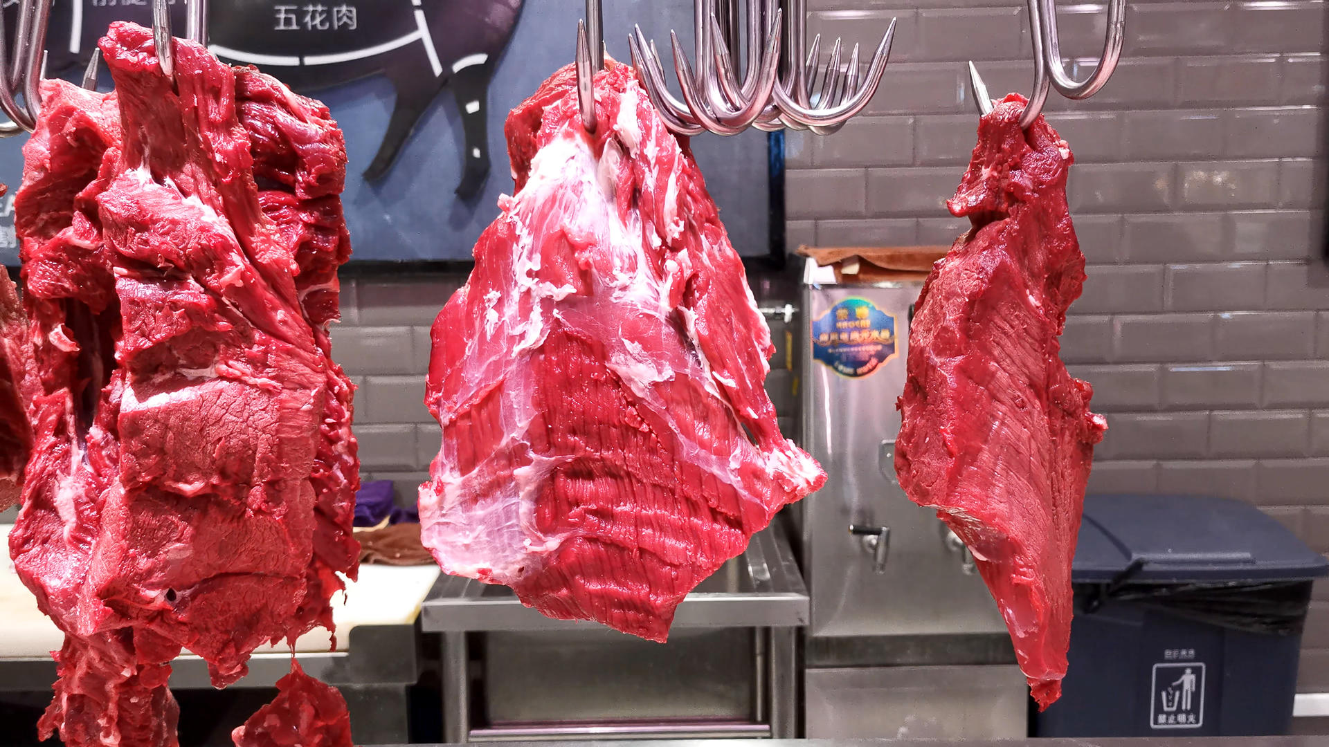 4K实拍新鲜牛肉视频的预览图
