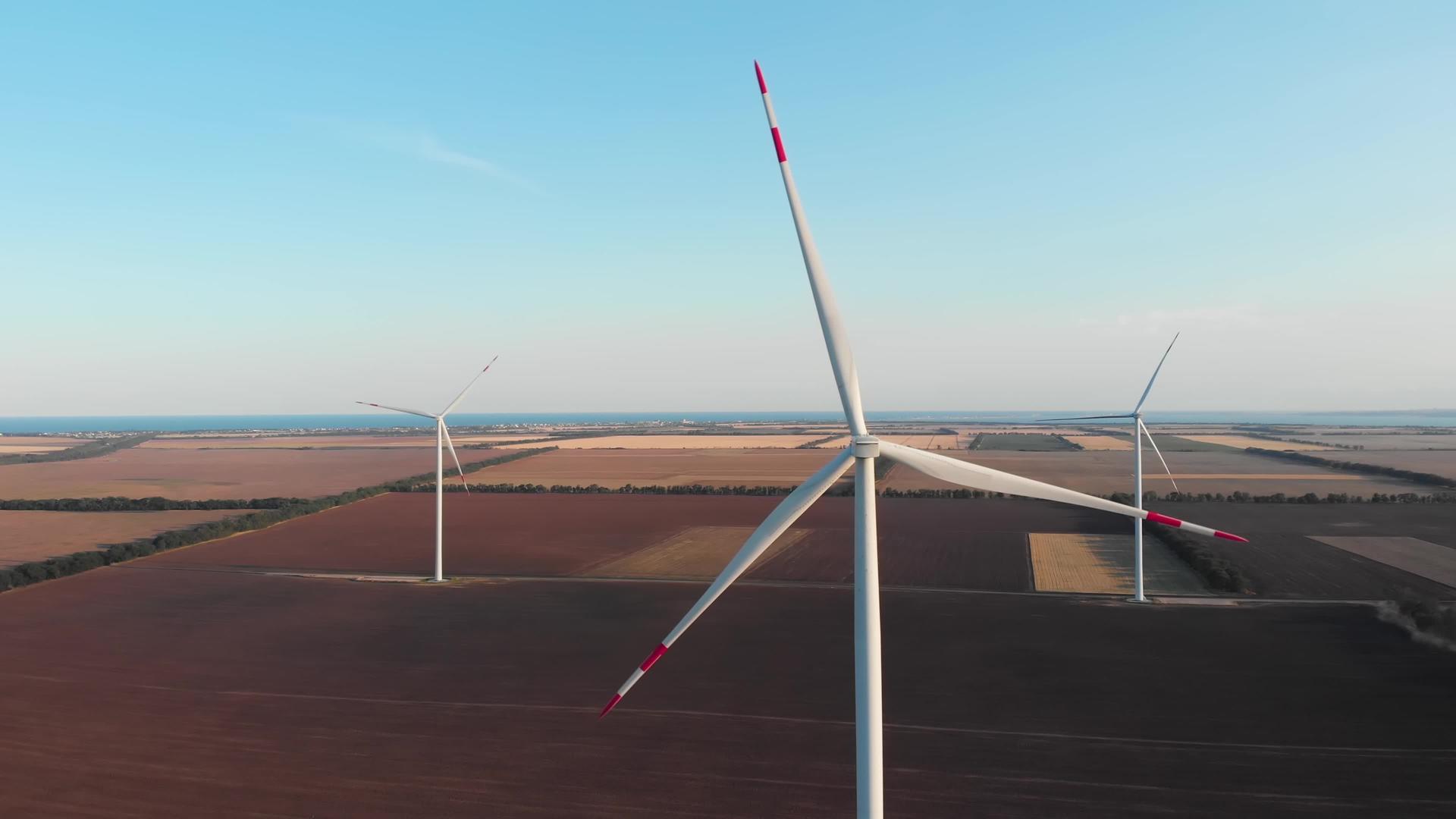 绿色能源的空气风力涡轮发电厂视频的预览图