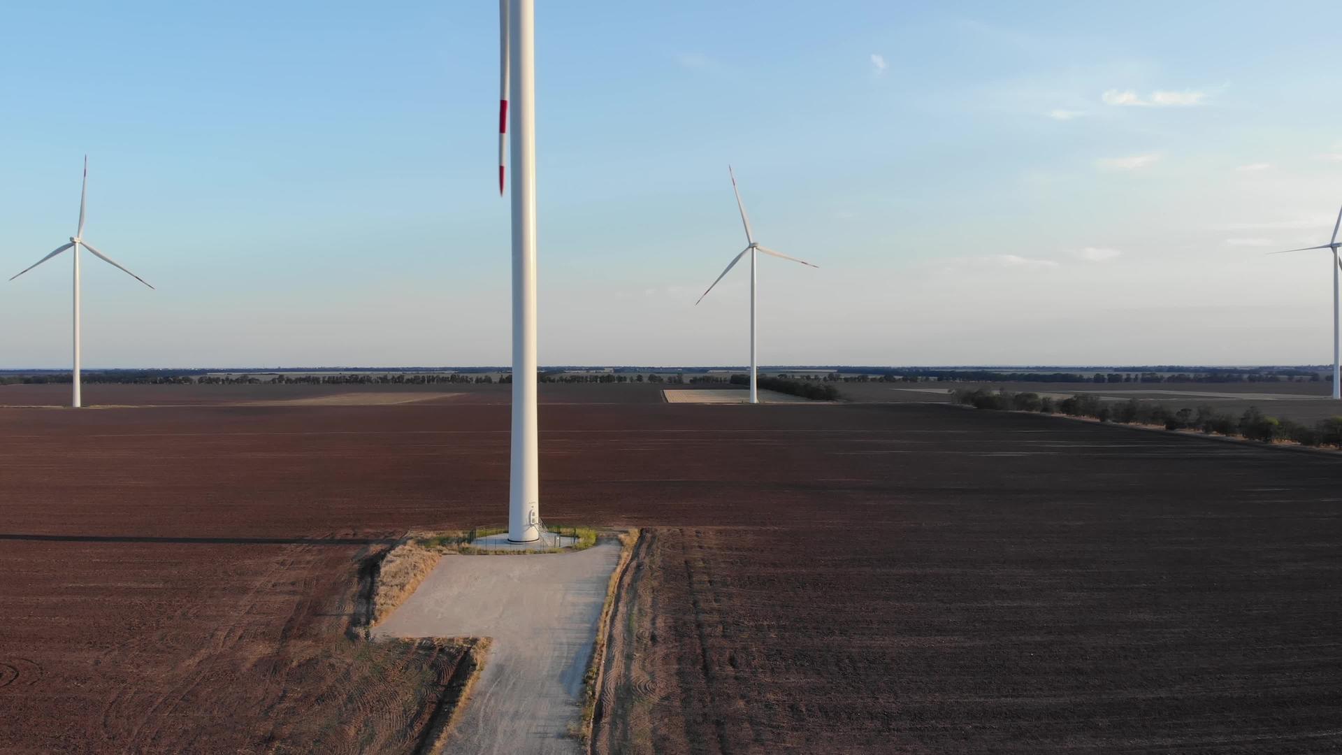 风车为乌克兰的可持续发展提供可再生能源视频的预览图