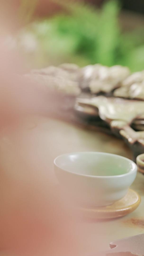 茶海瓷杯分茶倒茶茶视频的预览图