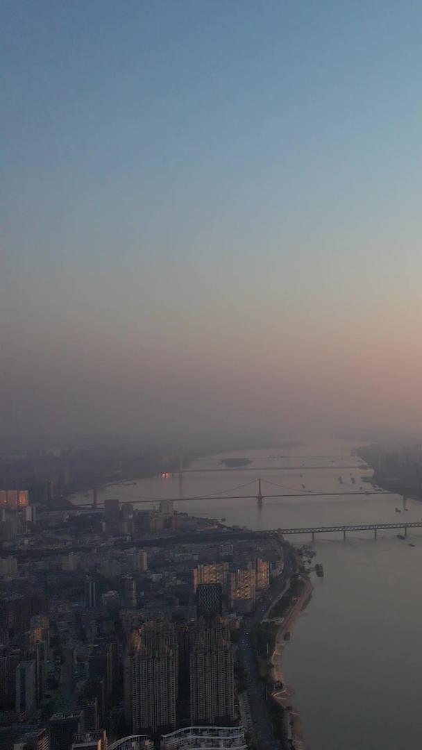 武汉城市天空夕阳高楼天际线江景风光素材视频的预览图