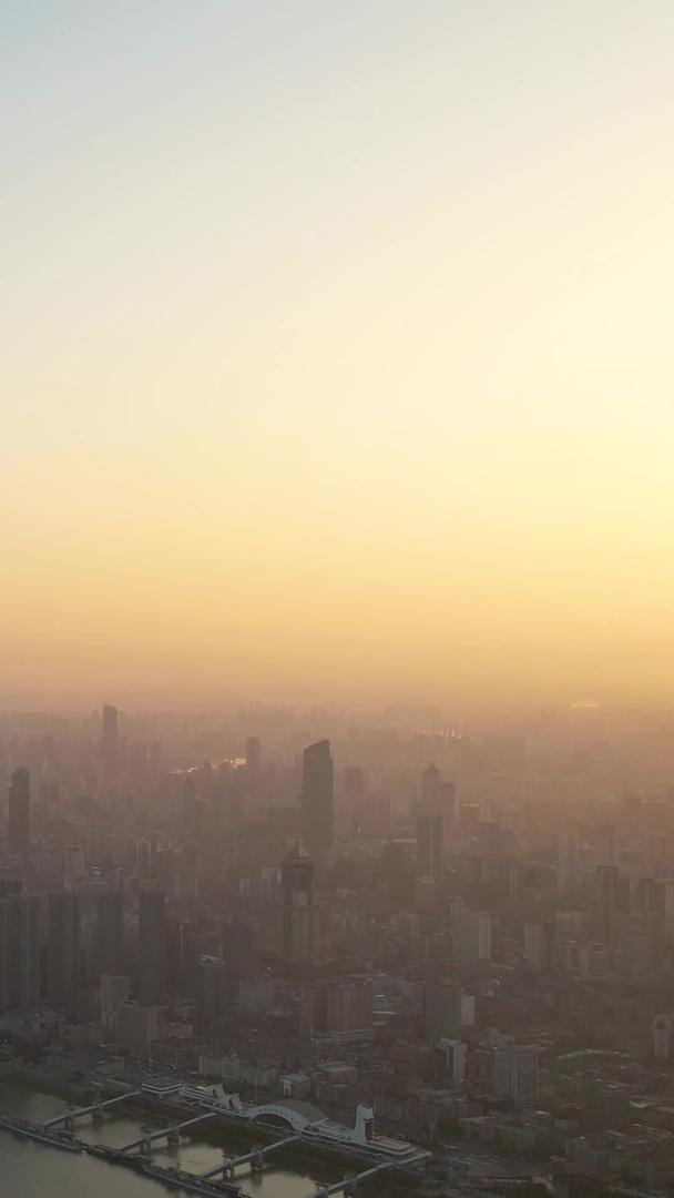 武汉城市天空夕阳高楼天际线江景风光素材视频的预览图