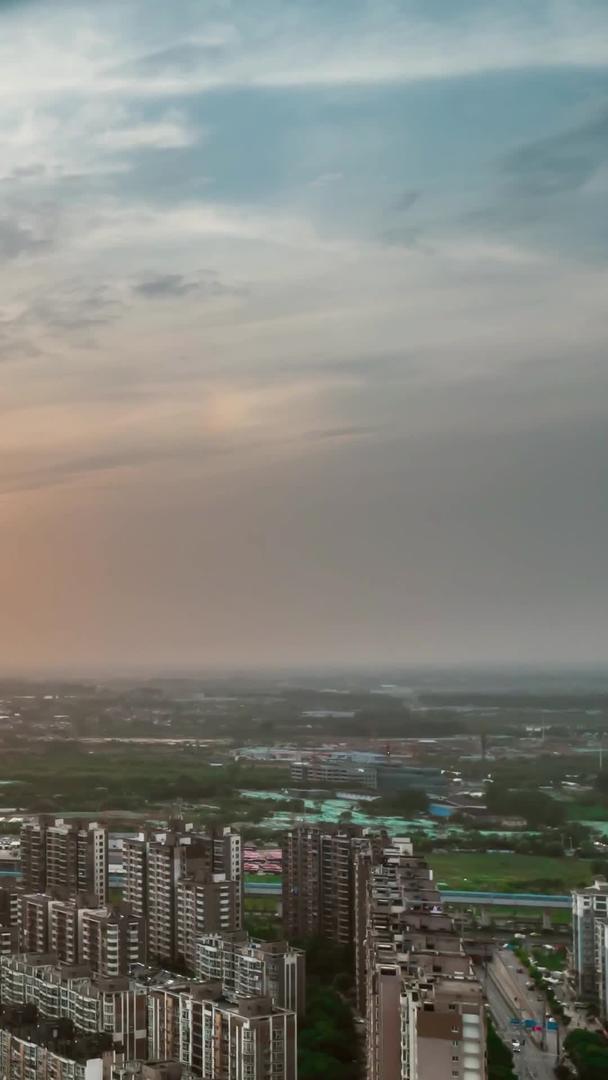 航拍延时城市全景日落夕阳云层延时摄影33视频的预览图