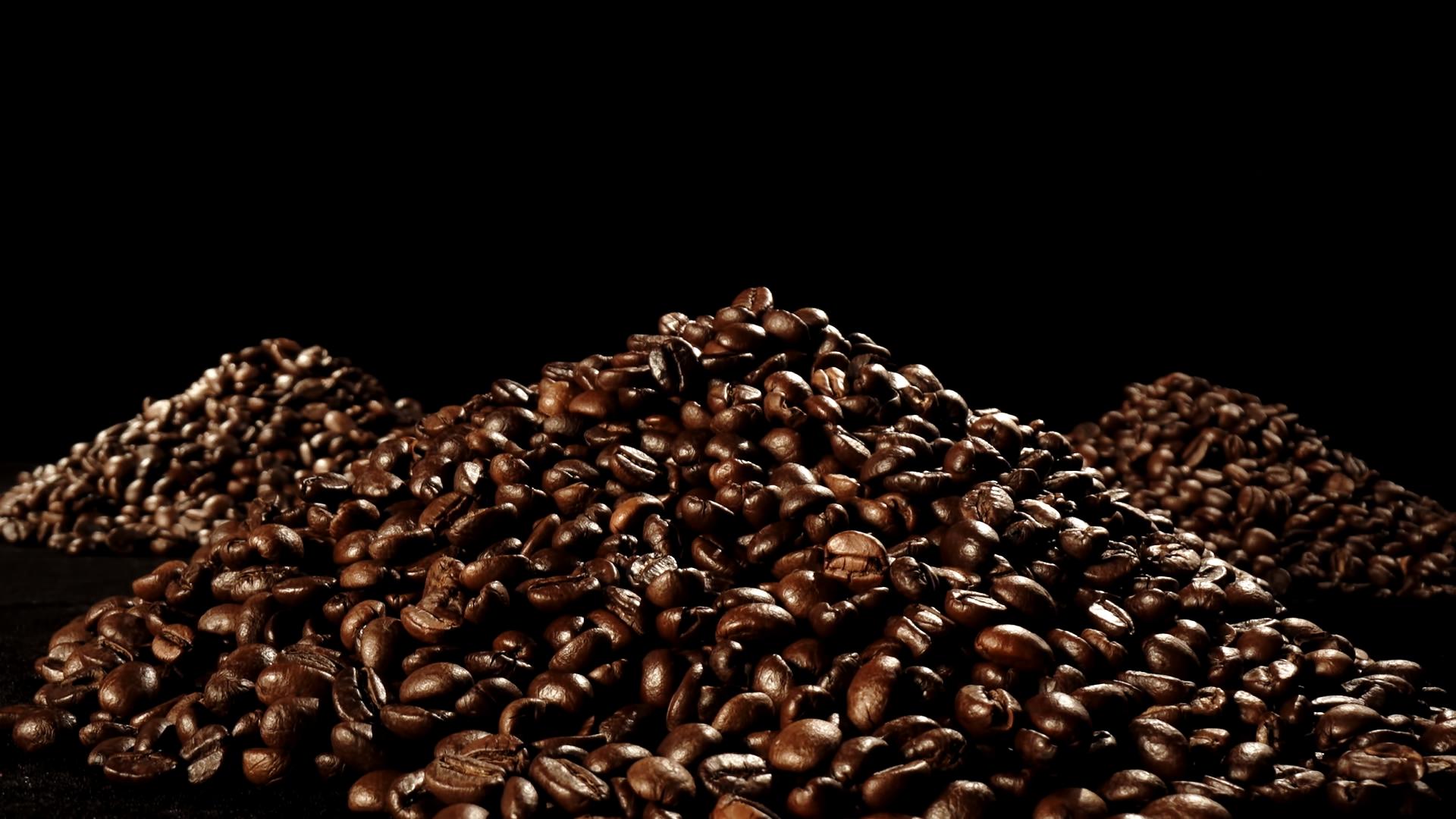 咖啡豆堆成的小山视频的预览图