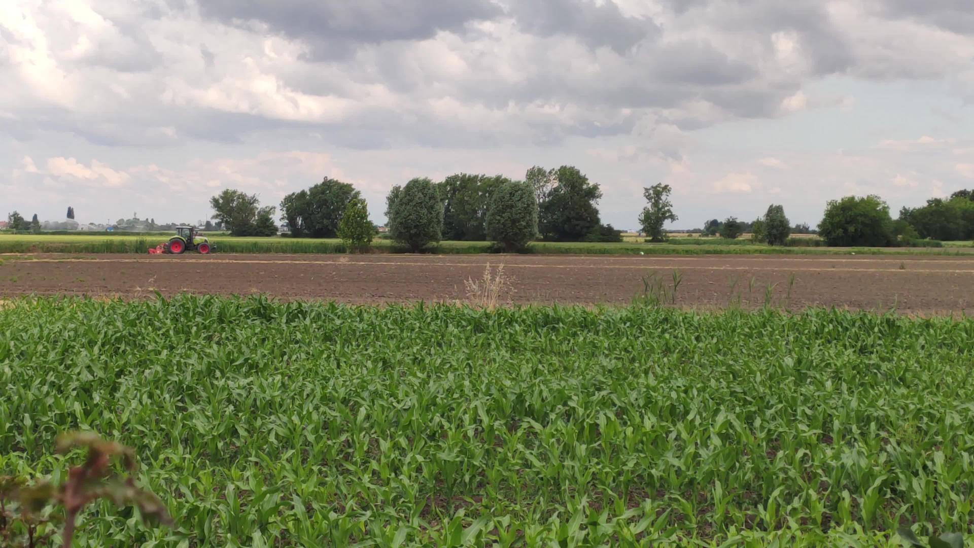 农业全景拖拉机视频的预览图