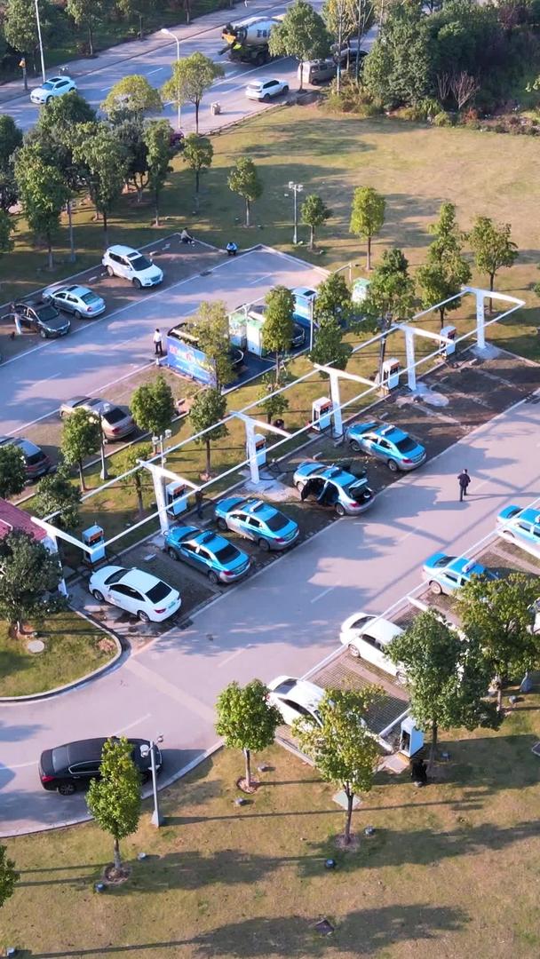 新能源绿色能源充电站小型停车充电站充电桩建筑航拍视频的预览图