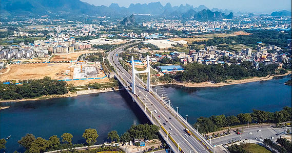 4k航拍桂林南洲大桥车流交通视频的预览图