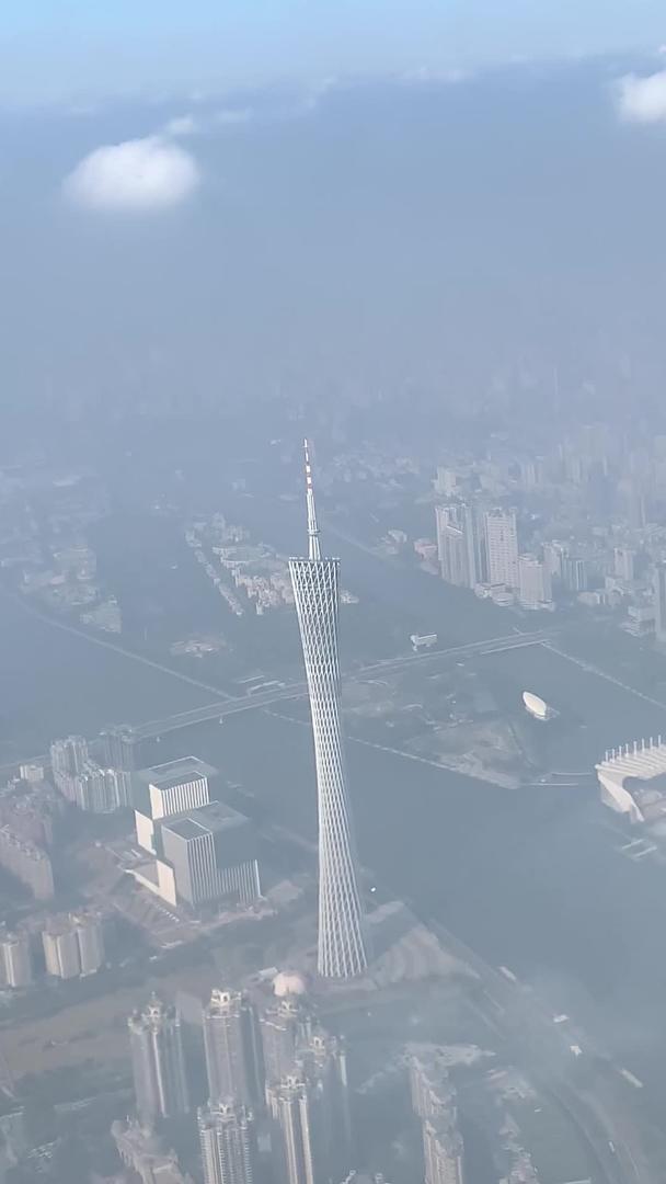 机翼下的广州城竖屏视频视频的预览图