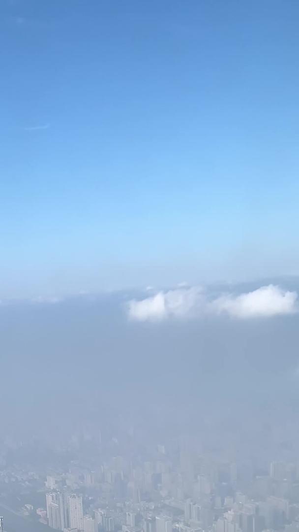 机翼下的广州城竖屏视频视频的预览图