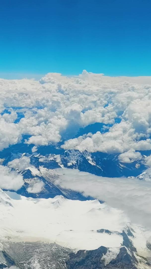 高原冰川雪山山峰航拍视频的预览图
