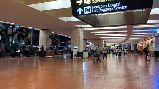 印尼巴厘岛登巴萨国际机场视频的预览图