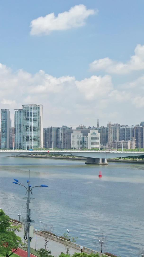 广州珠江两岸商业建筑视频的预览图