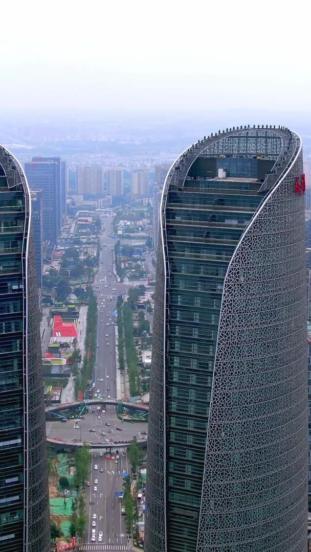 成都双子塔金融城建筑实拍视频的预览图