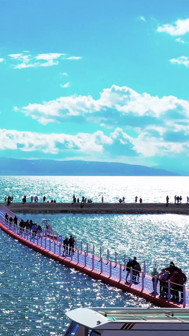 新疆纳木错湖航拍自然风光视频的预览图