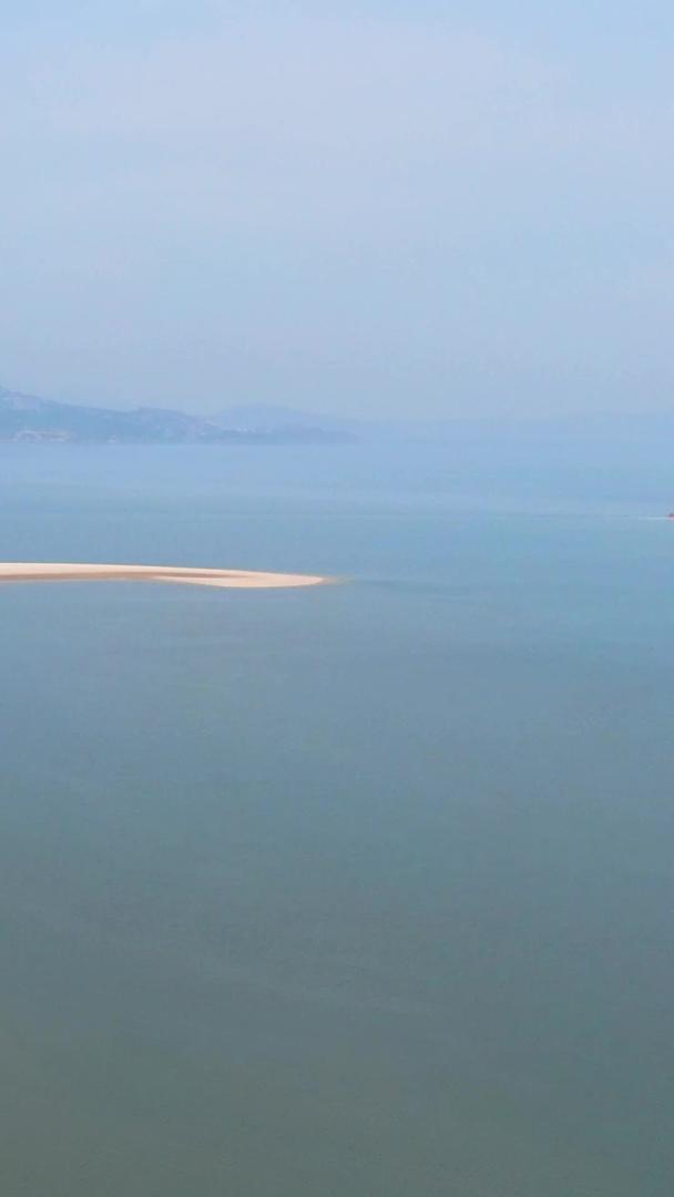 福建平潭岛象鼻湾海滩航拍网红景点视频视频的预览图