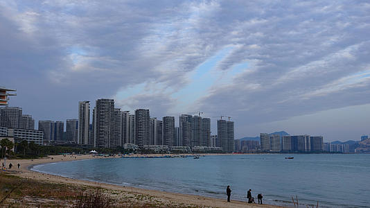 延时摄影蓝色海洋广东惠州海景房海边沙滩4k素材视频的预览图