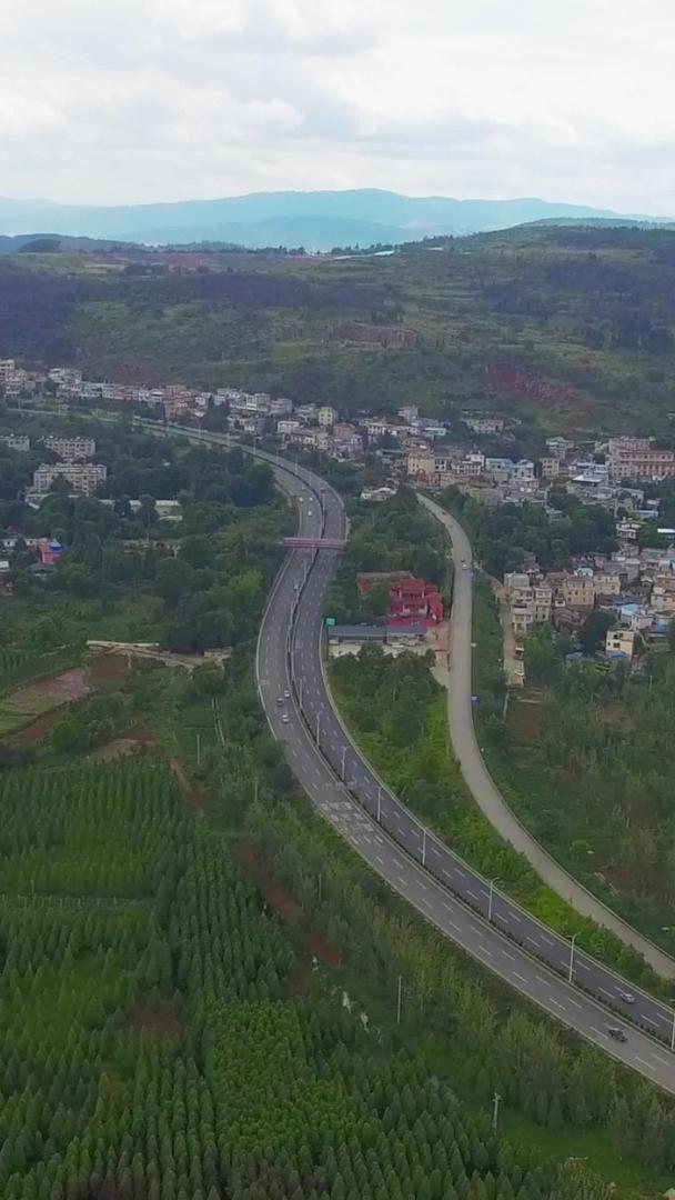 高速发展高速公路网航拍视频的预览图