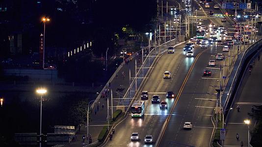 夜色中的城市交通4K素材视频的预览图