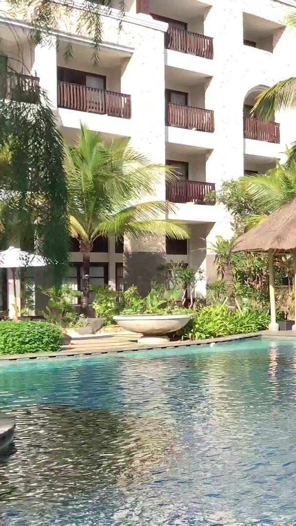 旅馆度假村游泳池视频的预览图