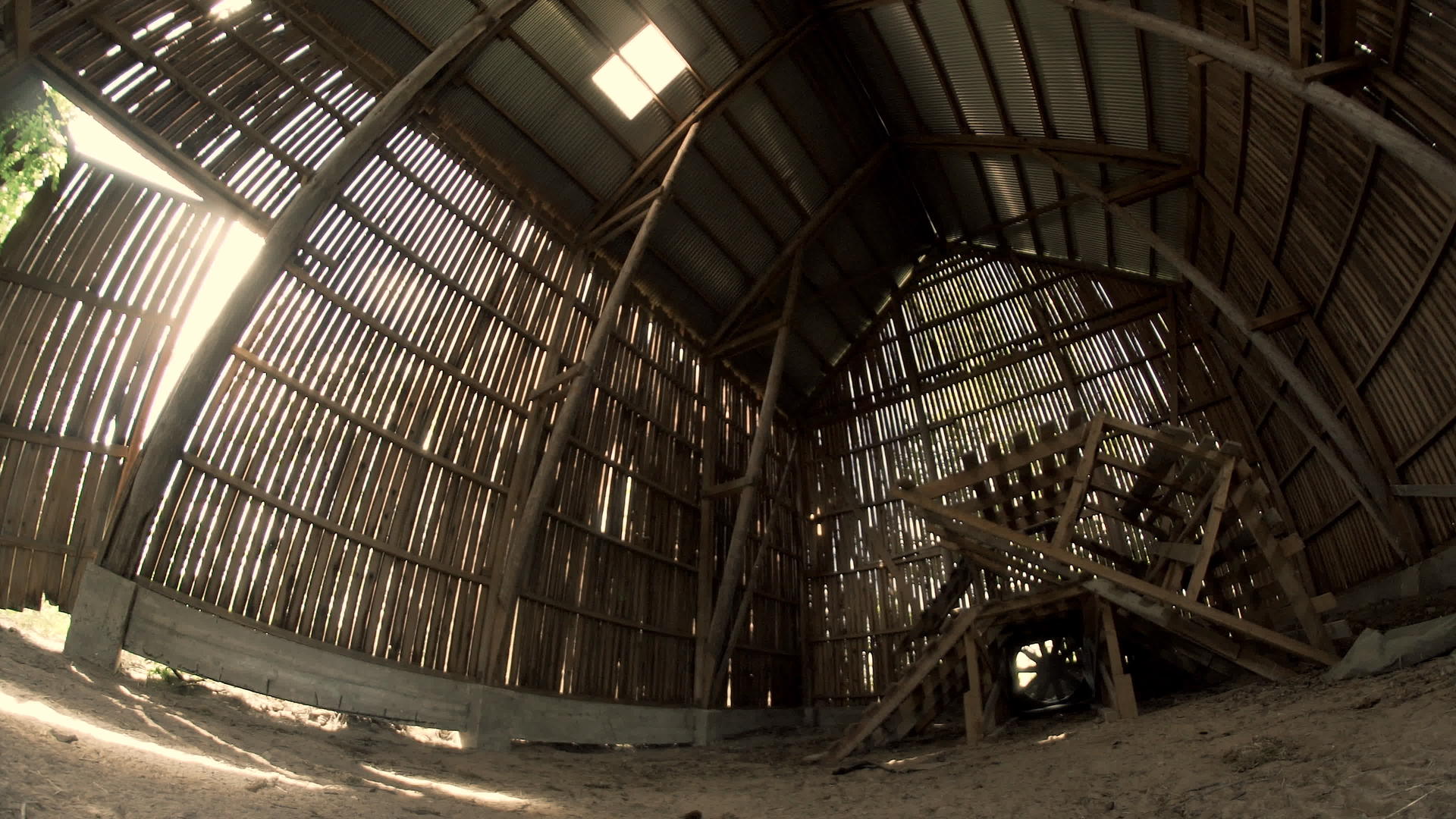 废弃的农舍谷仓视频的预览图