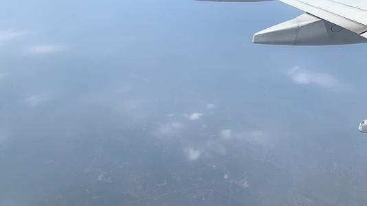 飞机窗的天空视频的预览图