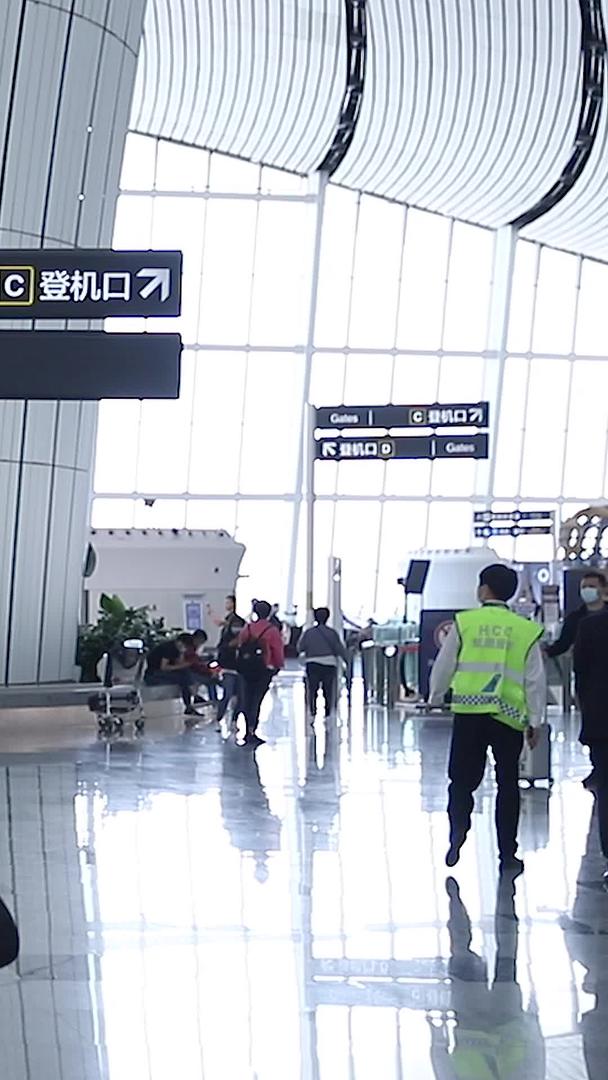 大兴机场旅客出行视频的预览图