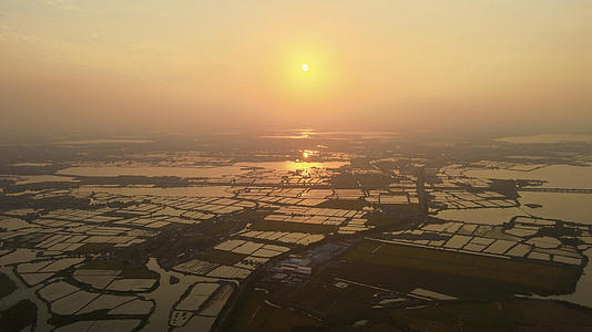 4k实拍江苏苏州太湖夕阳视频的预览图