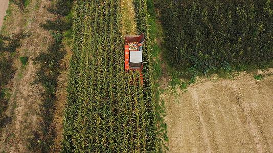 4K农业机械化收割机航拍素材视频的预览图