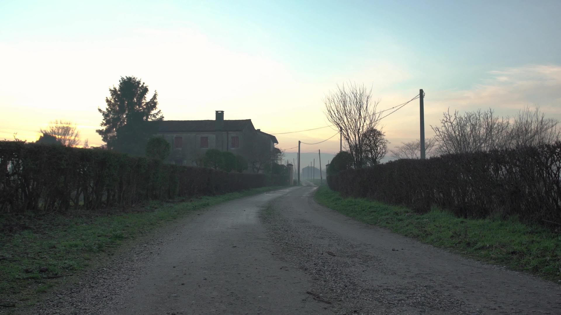 农村肮脏的道路视频的预览图