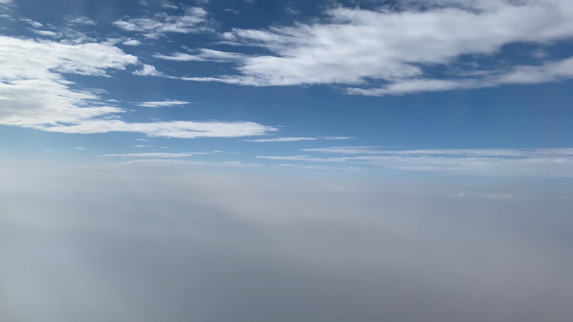 云上的天空视频的预览图