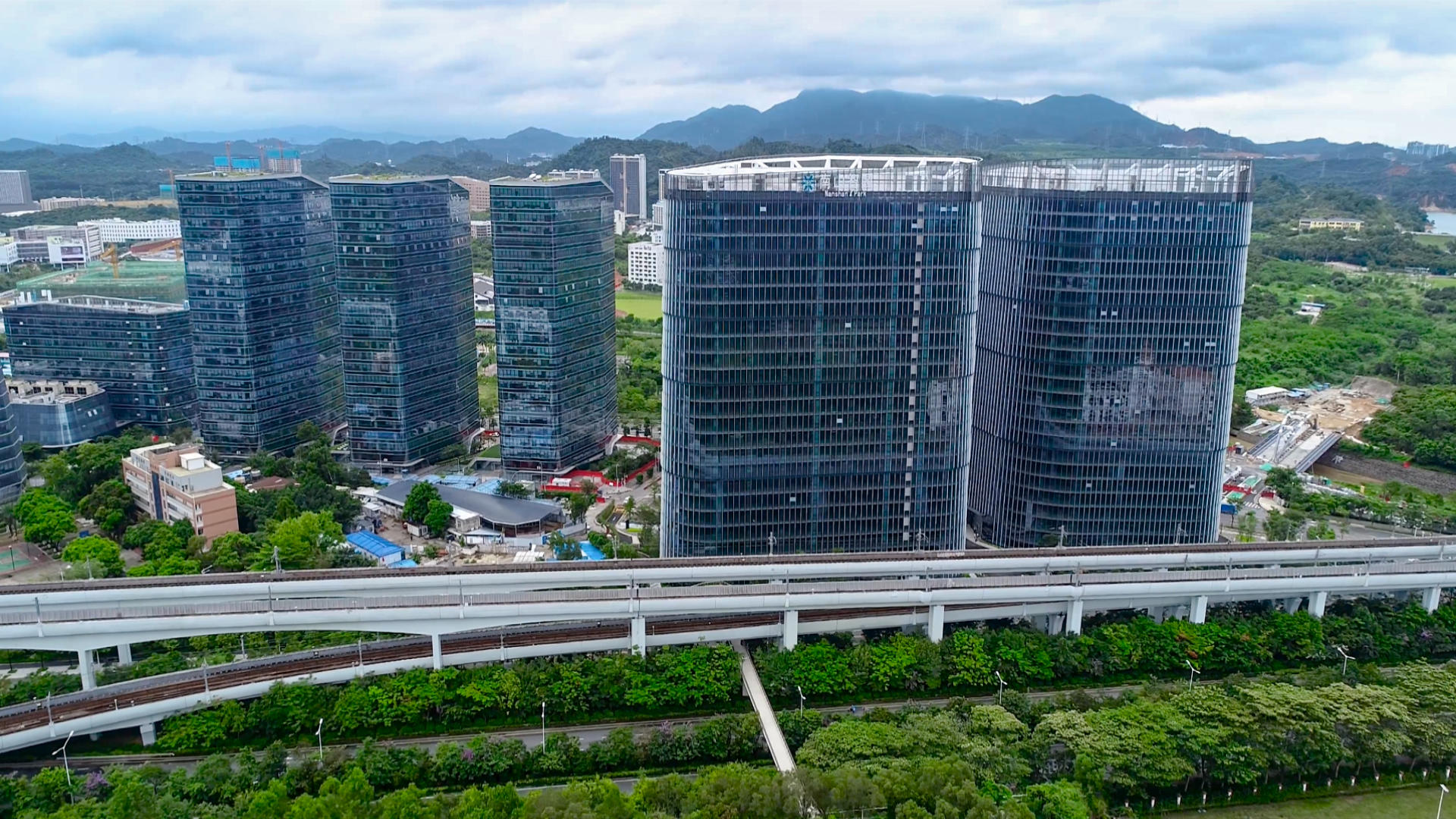 深圳南山智园建筑群4k视频的预览图