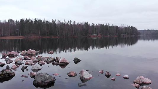 芬兰湖的宁静视频的预览图