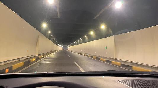 重庆过江隧道行车第一视角视频的预览图