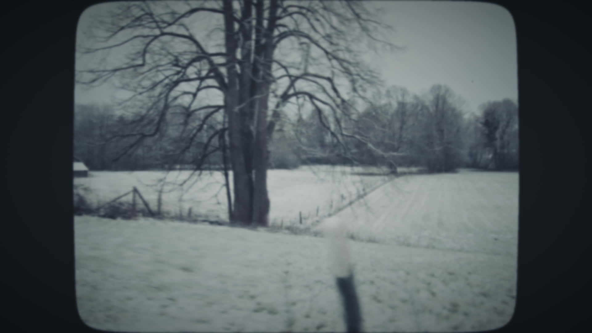 冬天开车穿过农村村村视频的预览图