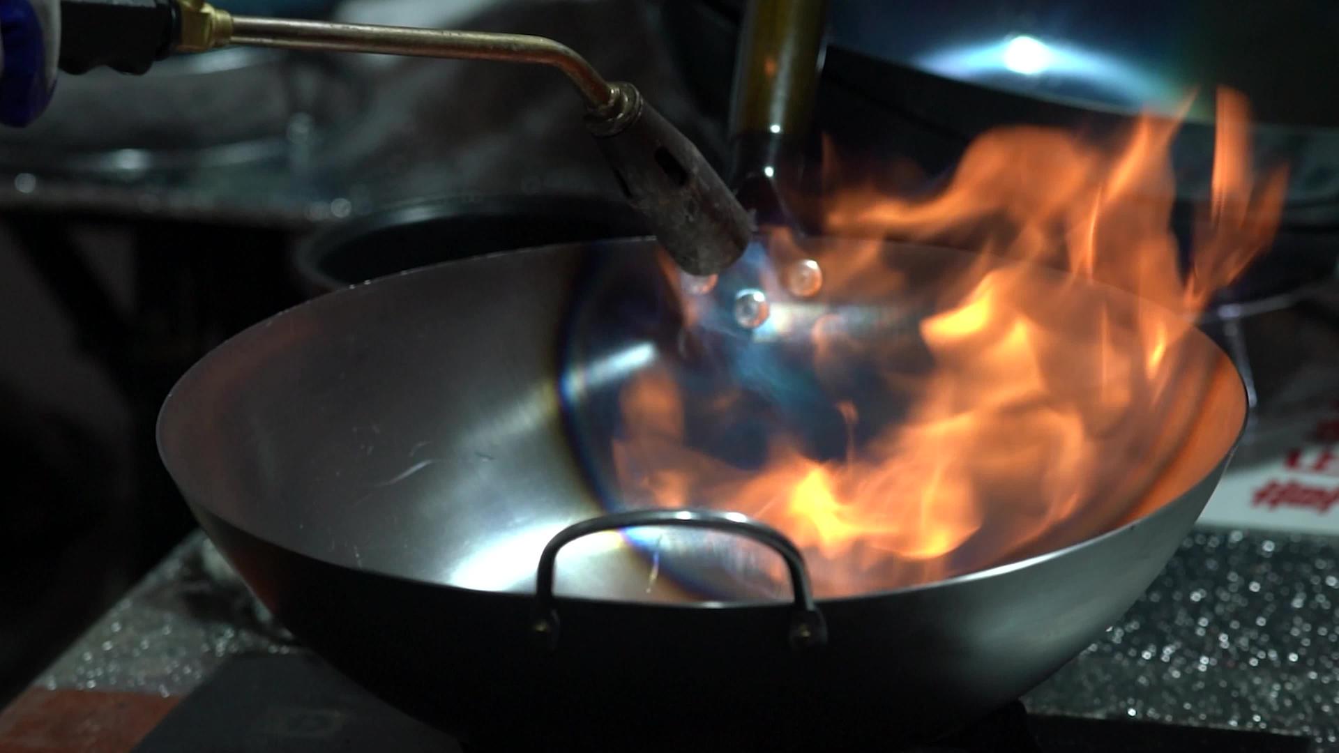 4K大铁锅高温开锅厨具厨具实拍视频视频的预览图