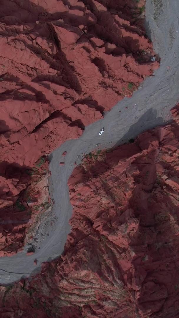 旅游景点5A帕米尔红色神秘大峡谷丹霞地貌视频的预览图
