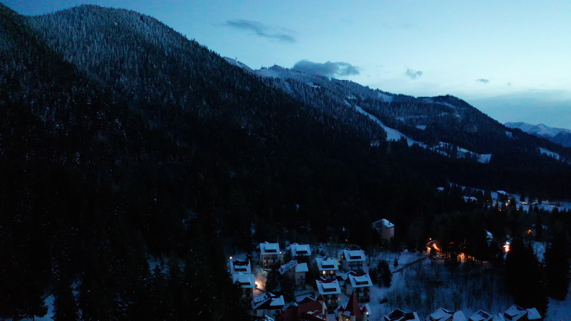 冬夜的美丽村落视频的预览图