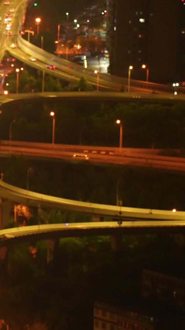 航拍城市夜景道路高架桥交通车流路灯素材视频的预览图