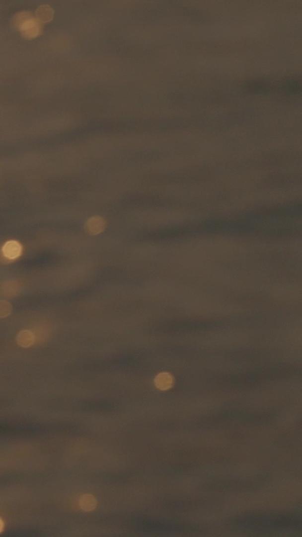 慢镜头升级拍摄素材空镜头阳光照射在海洋上波光粼粼的光斑光斑视频的预览图
