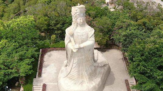4K航拍福建莆田湄洲岛5A旅游景区妈祖雕像视频的预览图