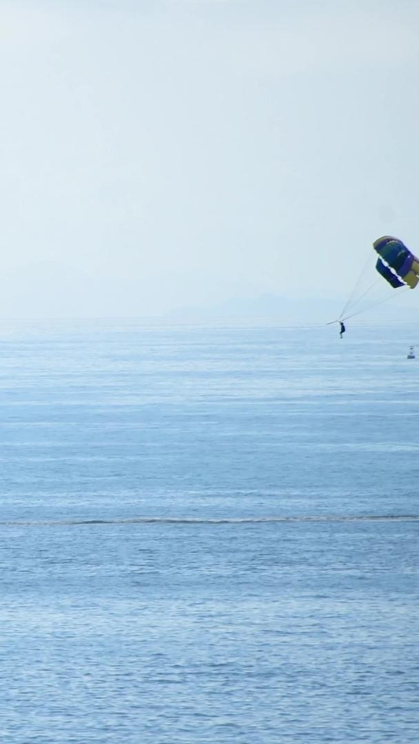 海上降落伞视频的预览图
