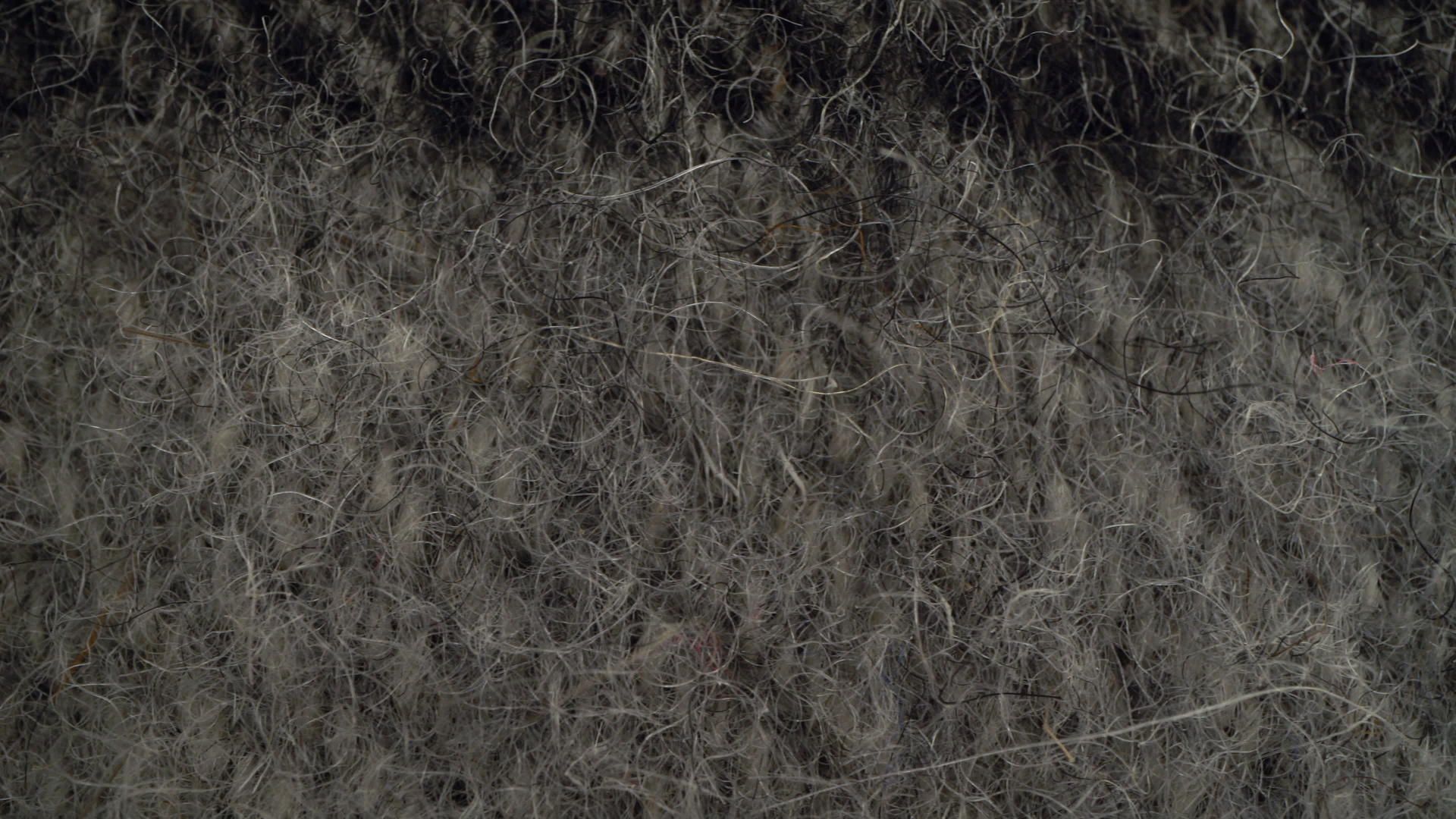 灰色长毛羊毛围巾视频的预览图