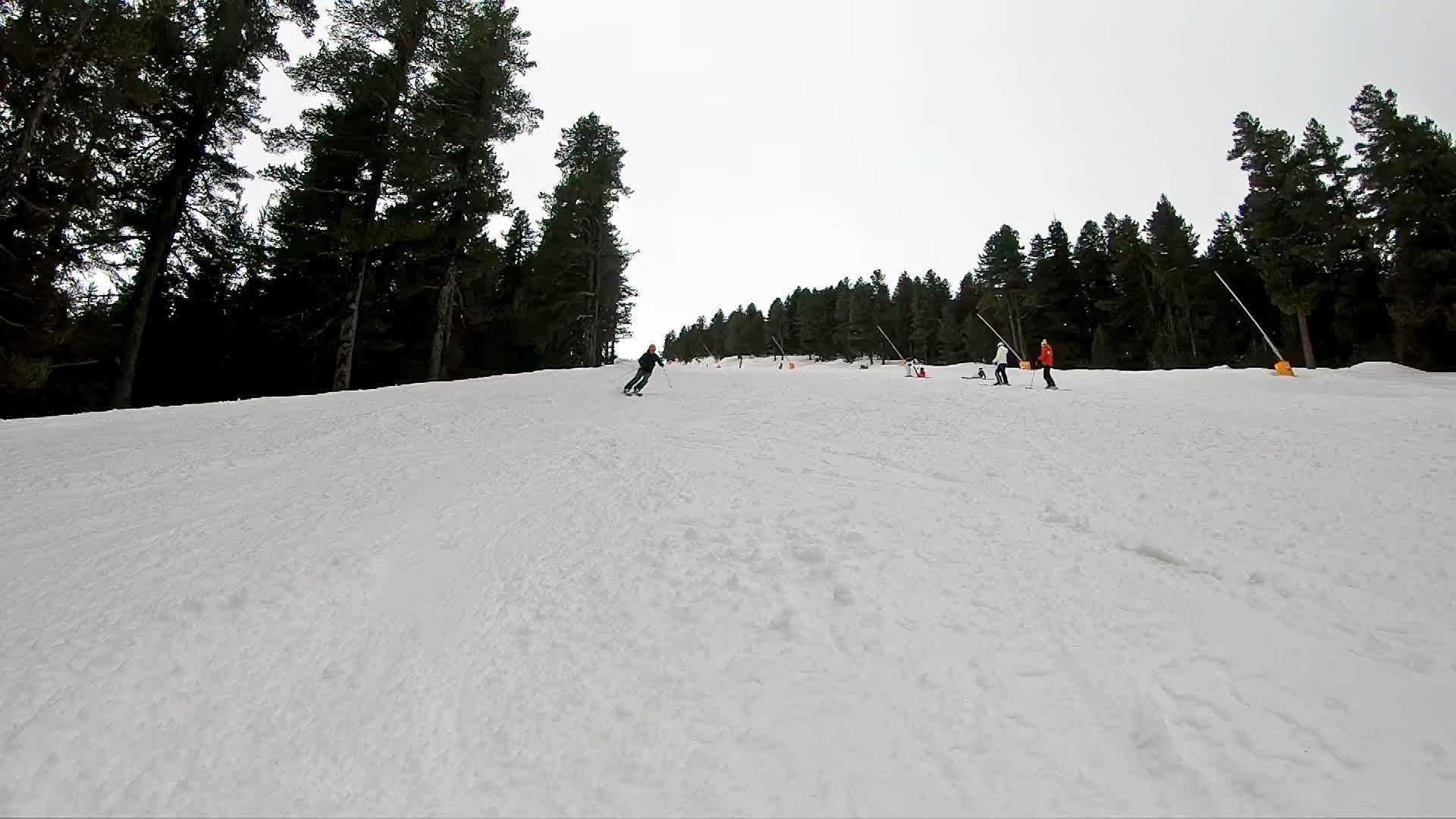 滑雪假期年轻人滑雪滑雪滑雪视频的预览图
