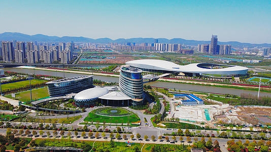 4K航拍南京江北新区地标长江之舟青奥体育公园视频的预览图